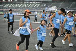 BIB: 52632
                            <button type="button" onclick="openModal(10466753)" class="btn btn-primary btn-sm float-right btn-popup" data-toggle="modal" data-target=".modal-high-quality">
                        <i class="fas fa-shopping-cart"></i> Add to Cart
                    </button>
                                            <button type="button" onclick="isThisMe(10466753, true)" class="btn btn-success btn-sm float-right btn-popup btn-isme hidden" data-toggle="tooltip" data-placement="bottom" title="นี่คือรูปของคุณใช่ไหม คลิกที่นี่เพื่อเอาเข้าอัลบั้ม">
                        <i class="fas fa-plus"></i> Add to album
                    </button>
                    <button type="button" onclick="isThisMe(10466753, false)" class="btn btn-warning btn-sm float-right btn-popup btn-isnotme hidden">
                        <i class="fas fa-ban"></i> Remove from album
                    </button>